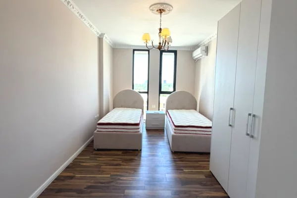 Shtepi ne shitje Apartament ne Tirane, 2+1, Mobilimi E mobiluar, Pagesa 305,000  Euro.