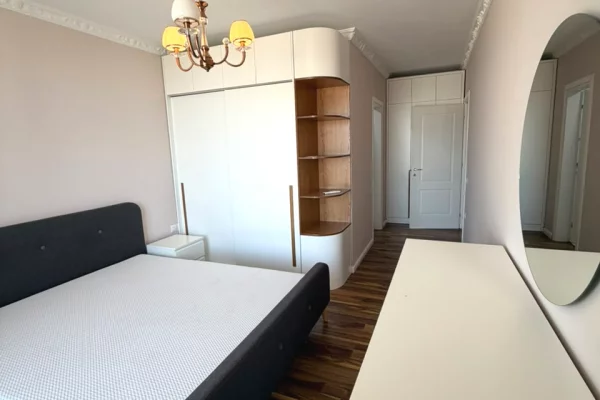 Shtepi ne shitje Apartament ne Tirane, 2+1, Mobilimi E mobiluar, Pagesa 305,000  Euro.