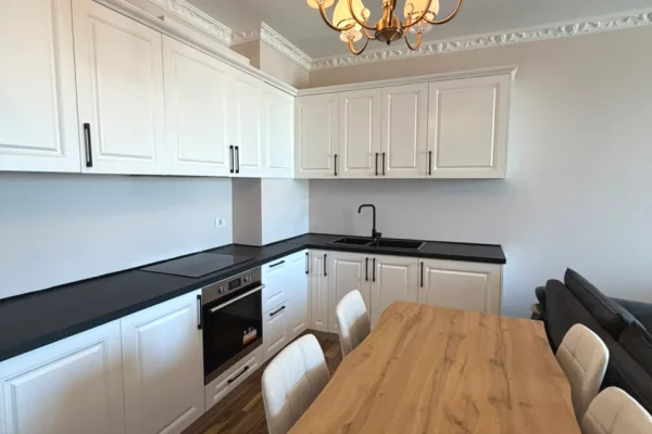 Shtepi ne shitje Apartament ne Tirane, 2+1, Mobilimi E mobiluar, Pagesa 305,000  Euro.