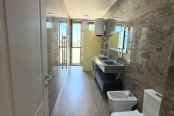 Shtepi ne shitje Apartament ne Tirane, 2+1, Mobilimi E mobiluar, Pagesa 305,000  Euro.