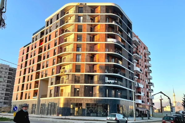 Shtepi ne shitje Apartament ne Tirane, 2+1, Mobilimi E mobiluar, Pagesa 150,000  Euro.