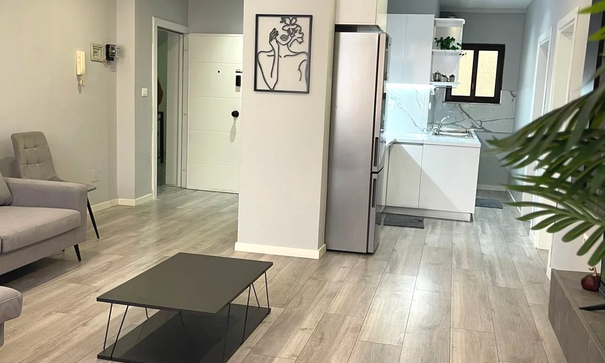Shtepi me qera Apartament ne Tirane, 2+1, Mobilimi E mobiluar, Pagesa 80,000  Leke.