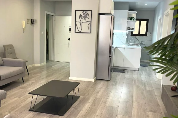 Shtepi me qera 2+1 ne Tirane - 80,000 Leke