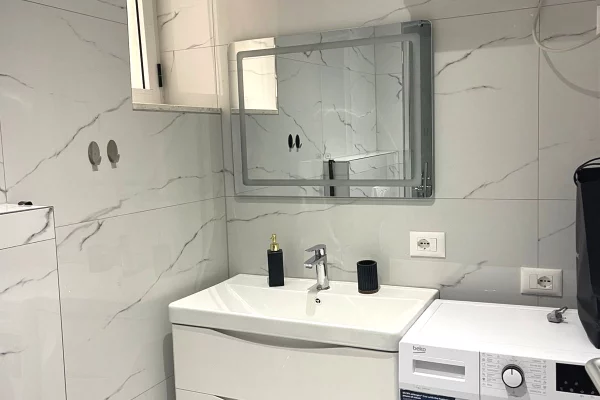 Shtepi me qera Apartament ne Tirane, 2+1, Mobilimi E mobiluar, Pagesa 80,000  Leke.