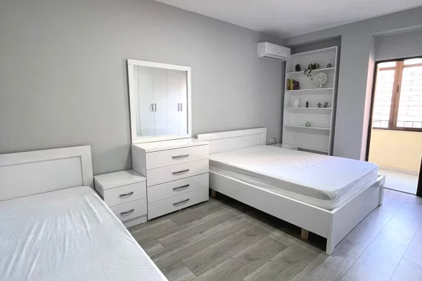 Shtepi me qera Apartament ne Tirane, 2+1, Mobilimi E mobiluar, Pagesa 80,000  Leke.