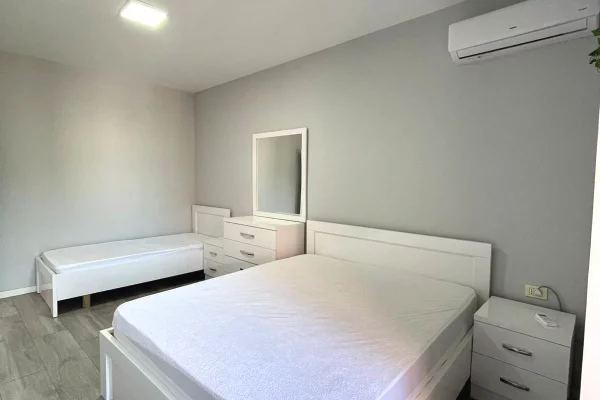 Shtepi me qera Apartament ne Tirane, 2+1, Mobilimi E mobiluar, Pagesa 80,000  Leke.