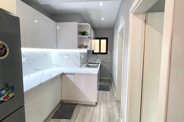 Shtepi me qera Apartament ne Tirane, 2+1, Mobilimi E mobiluar, Pagesa 80,000  Leke.