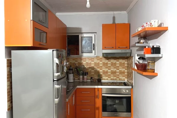 Shtepi ne shitje Apartament ne Tirane, 1+1, Mobilimi E mobiluar, Pagesa 100,000  Euro.
