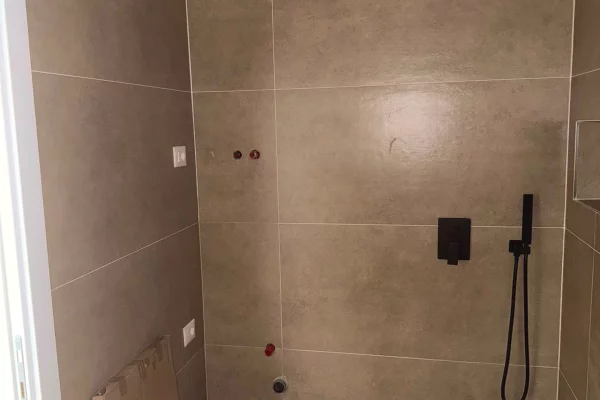 🏢 JEPET ME QIRA AMBIENT ZYRASH – KOMPLEKSI NDREGJONI, BULEVARDI I RI ✨