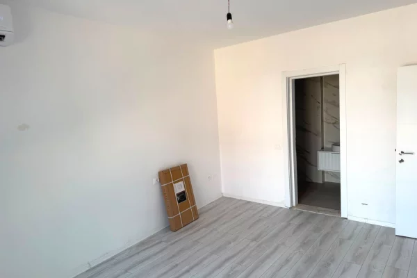 Shtepi me qera Apartament ne Tirane, 2+1, Mobilimi Bosh, pa mobiluar, Pagesa 70,000  Leke.