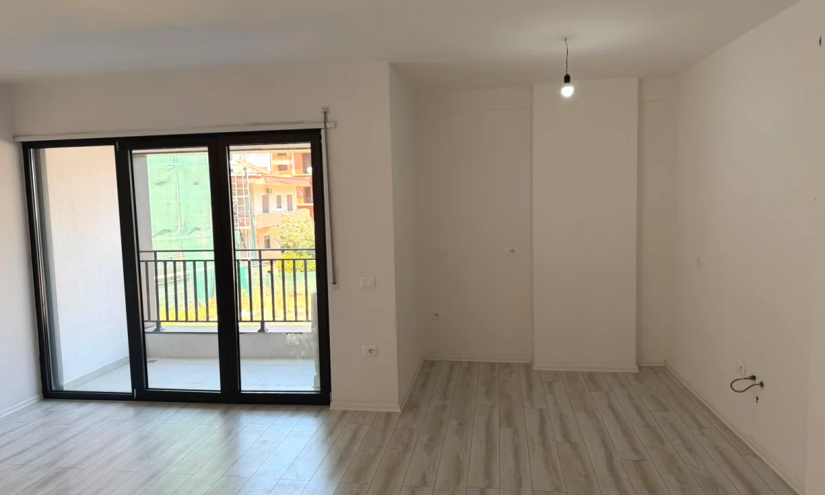 Shtepi me qera Apartament ne Tirane, 2+1, Mobilimi Bosh, pa mobiluar, Pagesa 70,000  Leke.