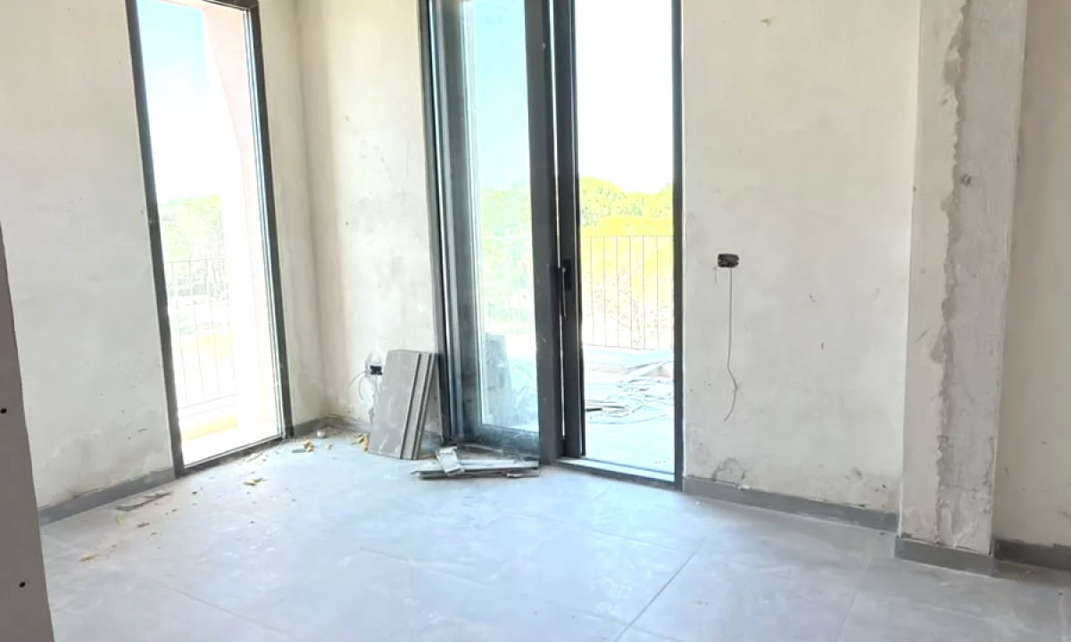 Shtepi ne shitje Apartament ne Durres, 1+1, Mobilimi Bosh, pa mobiluar, Pagesa 138,600  Euro.