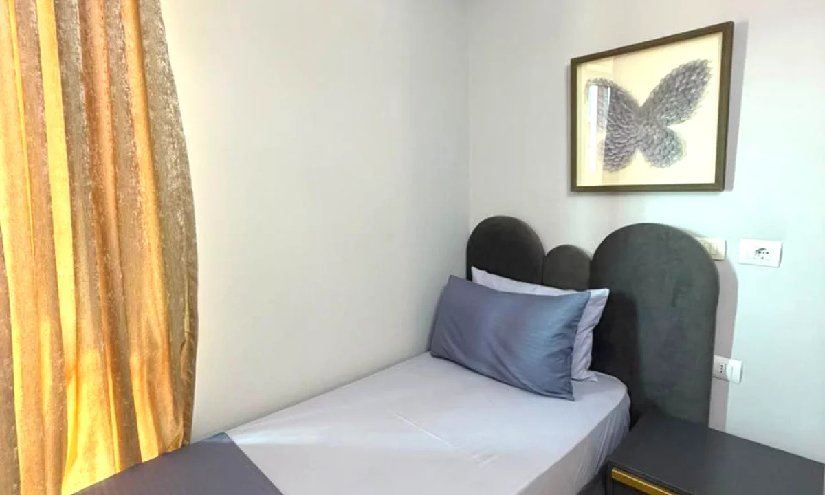 Shtepi me qera Apartament ne Tirane, 3+1, Mobilimi E mobiluar, Pagesa 2,700  Euro.