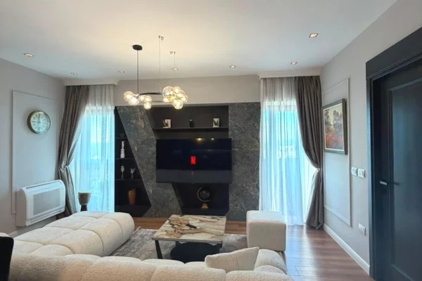 Shtepi me qera Apartament ne Tirane, 3+1, Mobilimi E mobiluar, Pagesa 2,700  Euro.