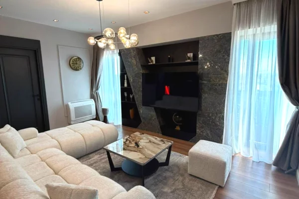 Shtepi me qera Apartament ne Tirane, 3+1, Mobilimi E mobiluar, Pagesa 2,700  Euro.