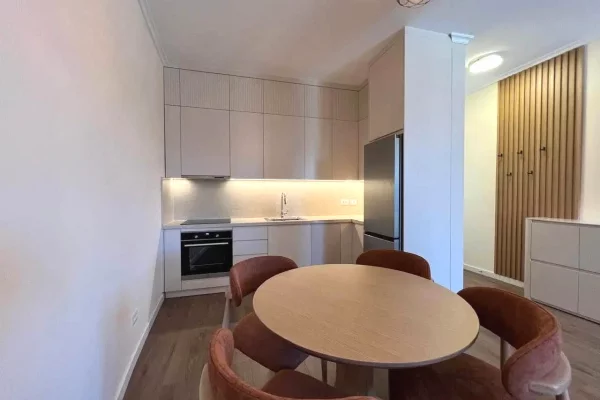 Shtepi me qera Apartament ne Tirane, 2+1, Mobilimi E mobiluar, Pagesa 180,000  Leke.