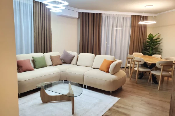 Shtepi me qera 2+1 ne Tirane - 1,500 Euro