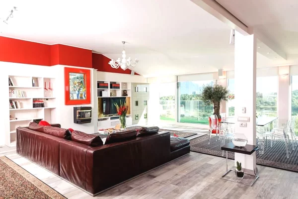 Shtepi ne shitje Penthose(kati i fundit panoramik) ne Tirane, 2+1, Mobilimi E mobiluar, Pagesa 650,000  Euro.