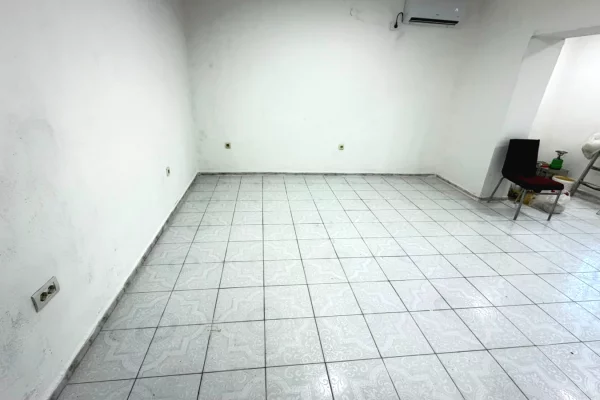 🏢 JEPET ME QIRA AMBIENT BIZNESI – STACIONI I TRENIT ✨