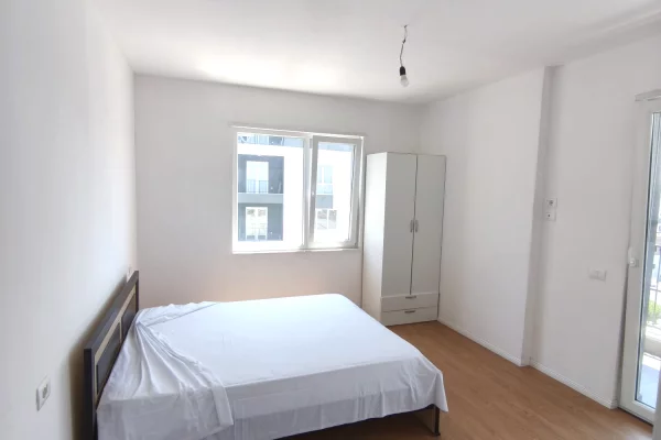 Shtepi ne shitje Apartament ne Tirane, 2+1, Mobilimi Pjeserisht e mobiluar, Pagesa 130,000  Euro.