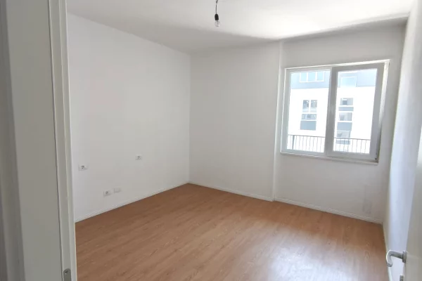 Shtepi ne shitje Apartament ne Tirane, 2+1, Mobilimi Pjeserisht e mobiluar, Pagesa 130,000  Euro.