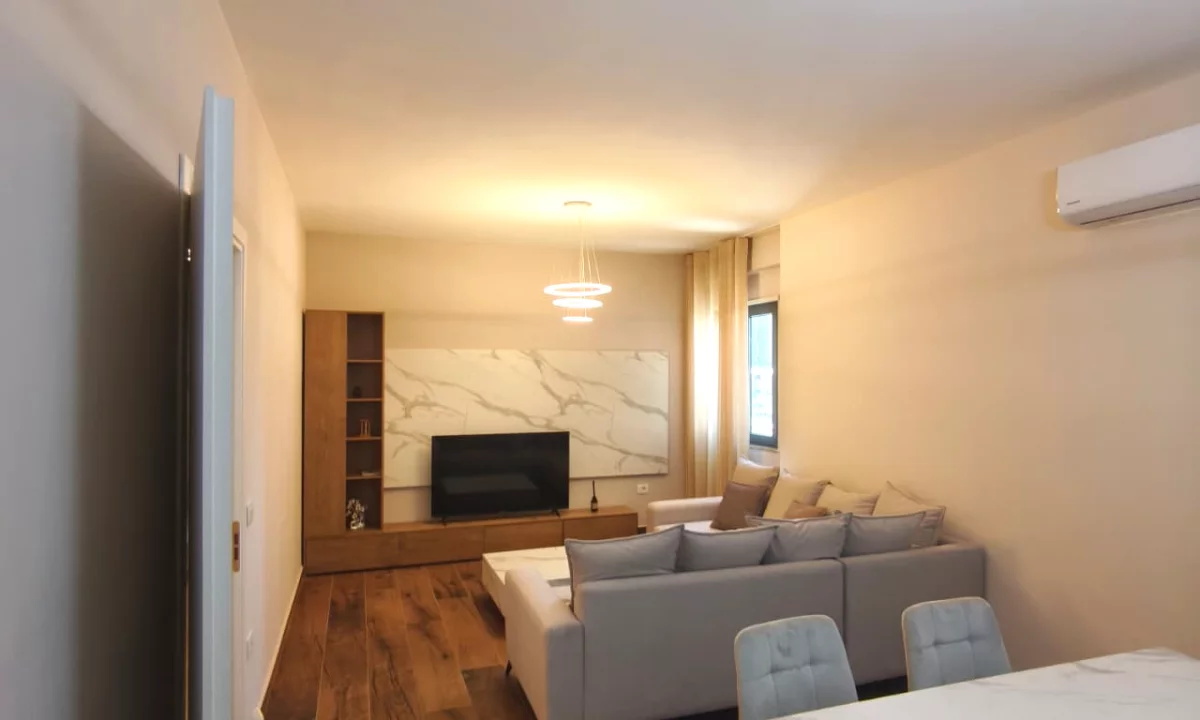 Shtepi ne shitje Apartament ne Tirane, 2+1, Mobilimi E mobiluar, Pagesa 220,000  Euro.