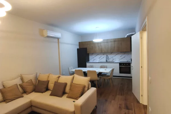 Shtepi ne shitje Apartament ne Tirane, 2+1, Mobilimi E mobiluar, Pagesa 220,000  Euro.