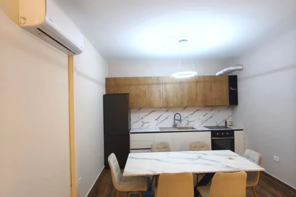 Shtepi ne shitje Apartament ne Tirane, 2+1, Mobilimi E mobiluar, Pagesa 220,000  Euro.