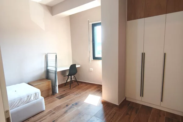 Shtepi ne shitje Apartament ne Tirane, 2+1, Mobilimi E mobiluar, Pagesa 220,000  Euro.