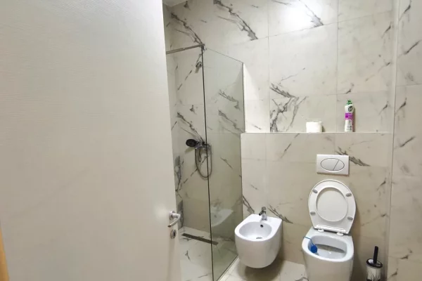 Shtepi ne shitje Apartament ne Tirane, 2+1, Mobilimi E mobiluar, Pagesa 220,000  Euro.