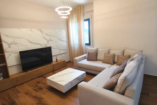 Shtepi ne shitje Apartament ne Tirane, 2+1, Mobilimi E mobiluar, Pagesa 220,000  Euro.