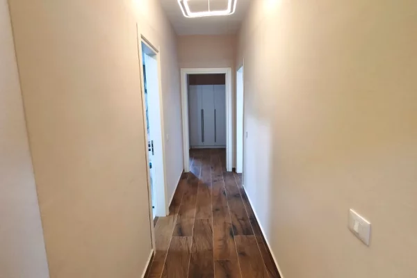 Shtepi ne shitje Apartament ne Tirane, 2+1, Mobilimi E mobiluar, Pagesa 220,000  Euro.