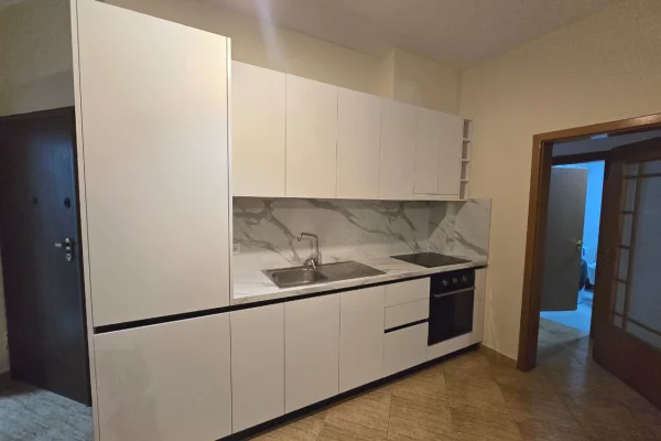 Shtepi me qera Apartament ne Tirane, 2+1, Mobilimi E mobiluar, Pagesa 75,000  Leke.