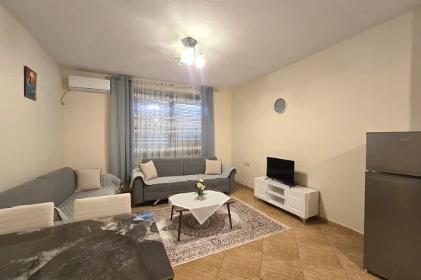 Shtepi me qera Apartament ne Tirane, 2+1, Mobilimi E mobiluar, Pagesa 75,000  Leke.