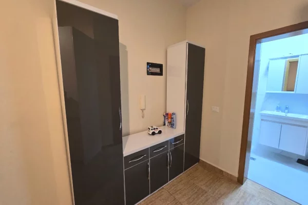 Shtepi me qera Apartament ne Tirane, 2+1, Mobilimi E mobiluar, Pagesa 75,000  Leke.