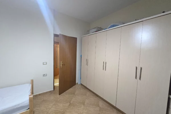 Shtepi me qera Apartament ne Tirane, 2+1, Mobilimi E mobiluar, Pagesa 75,000  Leke.