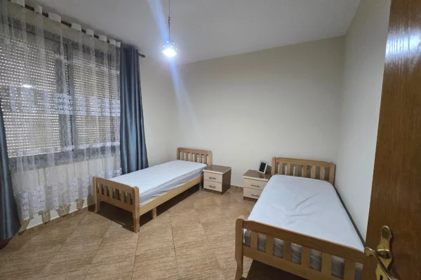 Shtepi me qera Apartament ne Tirane, 2+1, Mobilimi E mobiluar, Pagesa 75,000  Leke.