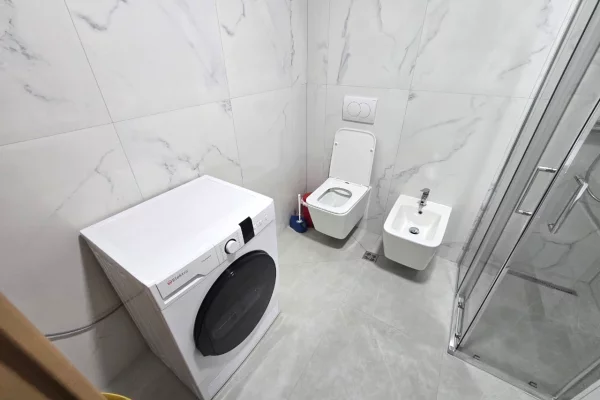 Shtepi me qera Apartament ne Tirane, 2+1, Mobilimi E mobiluar, Pagesa 75,000  Leke.