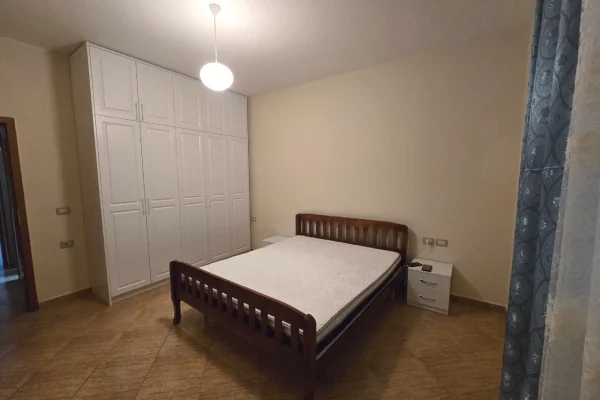 Shtepi me qera Apartament ne Tirane, 2+1, Mobilimi E mobiluar, Pagesa 75,000  Leke.