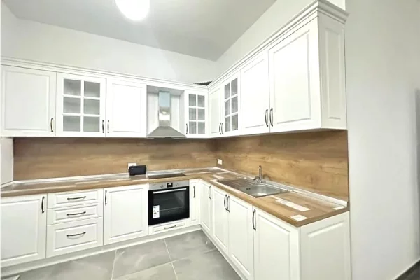 Shtepi me qera 1+1 ne Tirane - 75,000 Leke