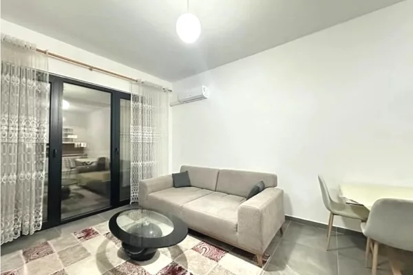 Shtepi me qera Apartament ne Tirane, 1+1, Mobilimi E mobiluar, Pagesa 75,000  Leke.