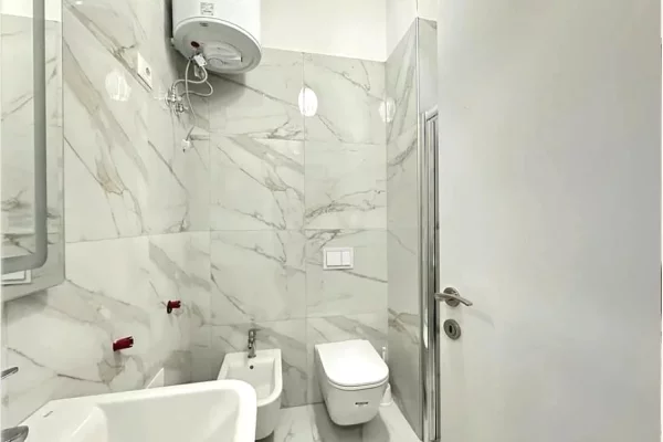 Shtepi me qera Apartament ne Tirane, 1+1, Mobilimi E mobiluar, Pagesa 75,000  Leke.