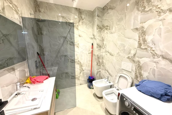 Shtepi me qera Apartament ne Tirane, 2+1, Mobilimi E mobiluar, Pagesa 700  Euro.