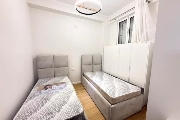 Shtepi me qera Apartament ne Tirane, 2+1, Mobilimi E mobiluar, Pagesa 700  Euro.