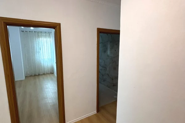 Shtepi ne shitje Apartament ne Tirane, 2+1, Mobilimi Bosh, pa mobiluar, Pagesa 13,500,000  Leke.