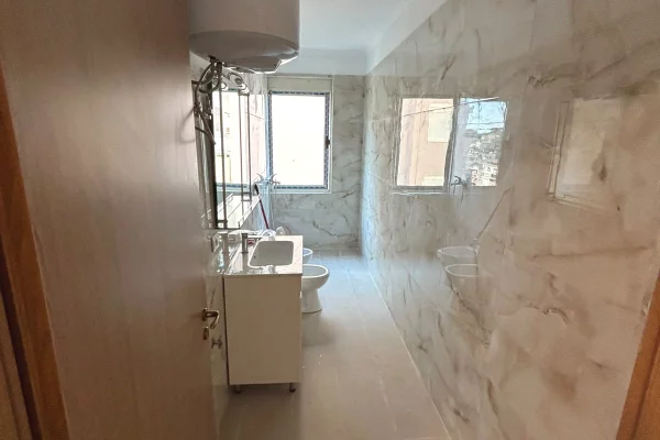 Shtepi ne shitje Apartament ne Tirane, 2+1, Mobilimi Bosh, pa mobiluar, Pagesa 13,500,000  Leke.