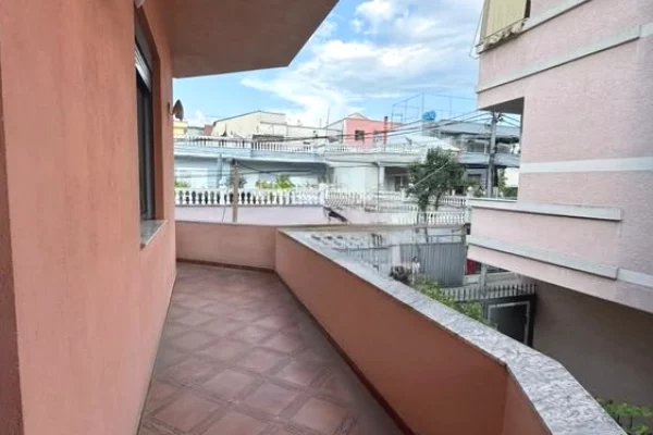Shtepi me qera Vila Luksoze ne Tirane, 3+1, Mobilimi Pjeserisht e mobiluar, Pagesa 1,520  Euro.