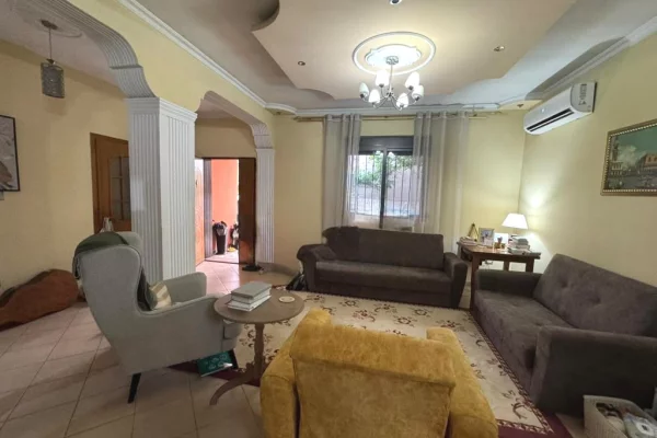 Shtepi me qera 3+1 ne Tirane - 1,520 Euro
