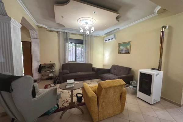 Shtepi me qera Vila Luksoze ne Tirane, 3+1, Mobilimi Pjeserisht e mobiluar, Pagesa 1,520  Euro.