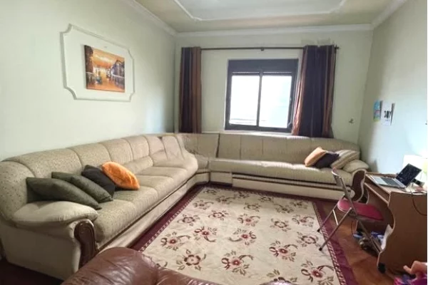 Shtepi me qera Vila Luksoze ne Tirane, 3+1, Mobilimi Pjeserisht e mobiluar, Pagesa 1,520  Euro.